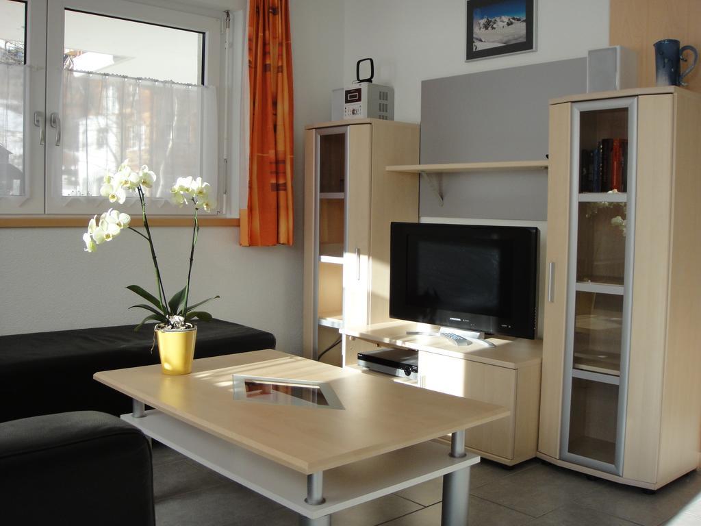 Haus Alpenstern Apartment Saas-Grund Room photo