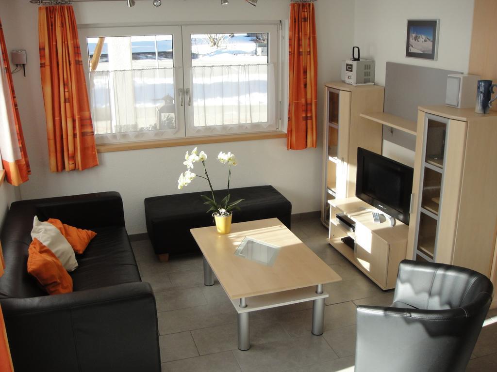 Haus Alpenstern Apartment Saas-Grund Room photo